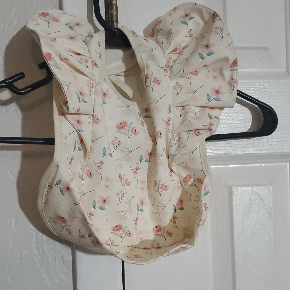 Cream Floral Ruffle Baby Bib